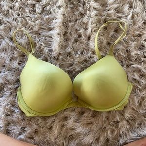Victoria’s Secret very sexy push-up bra size 34D!